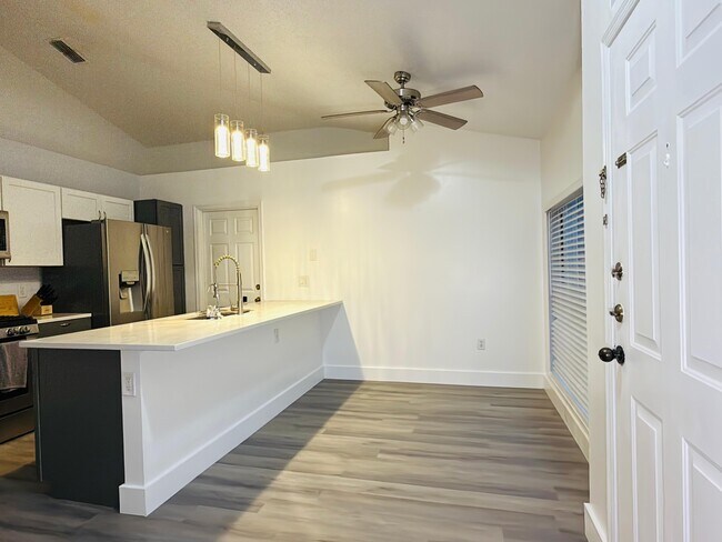 Building Photo - 6921 Long Needle Ct