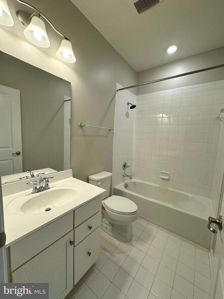 Building Photo - 139 Streamview Drive