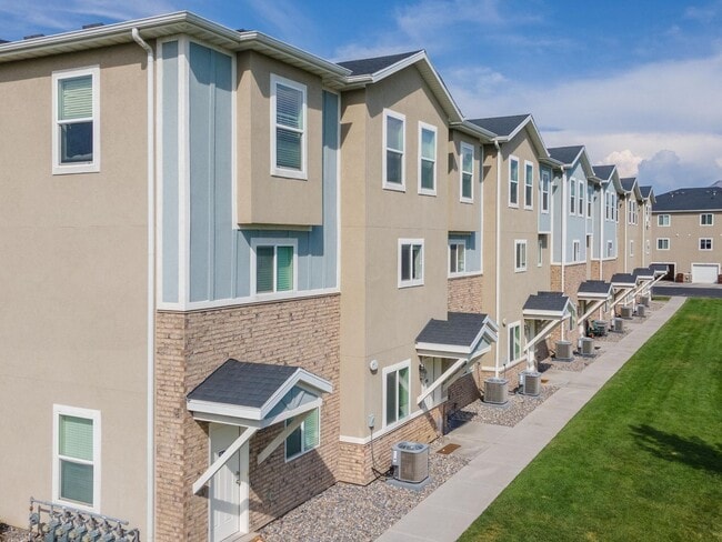 Building Photo - 100 E 630 N