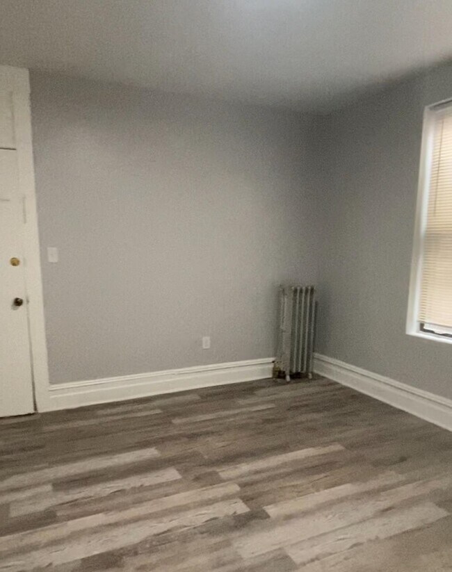 Building Photo - 308 60th St