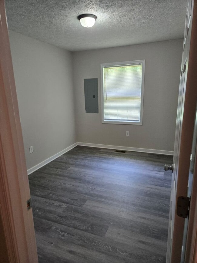 Building Photo - 2 bed 1 bath Duplex Blackstone-Convenient to Fort Pickett