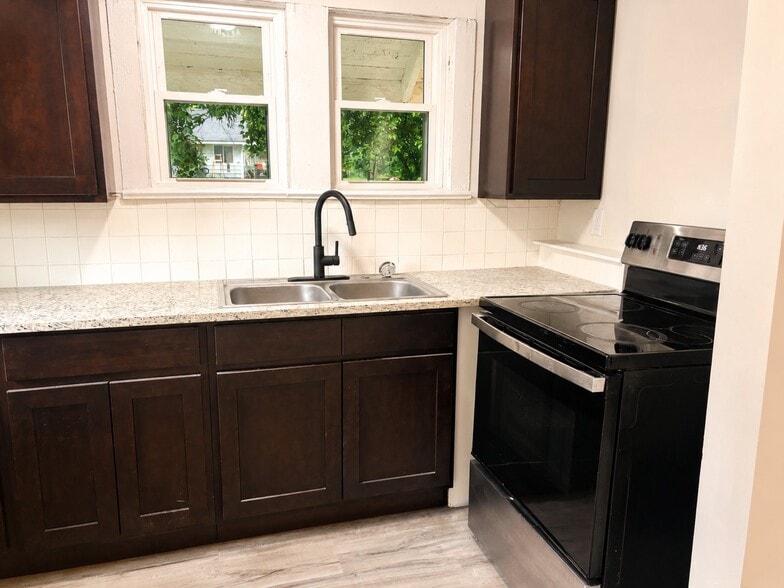 Building Photo - 31 Elmont Ave