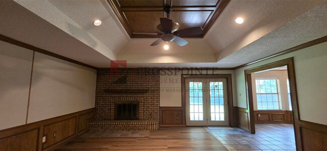 Building Photo - Spacious and Stunning 3 Bedroom 2 Bath Home in Longview!