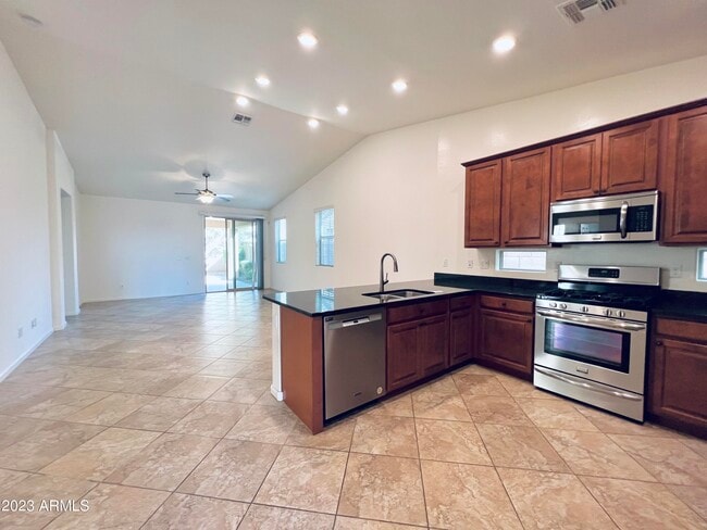 Building Photo - 3273 S Miller Dr