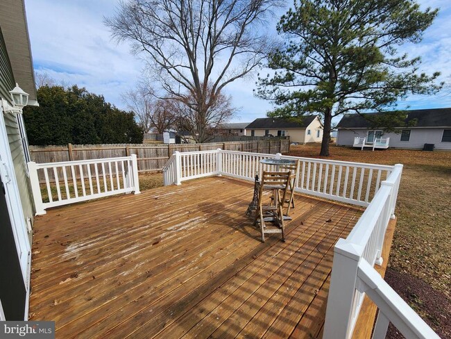 Building Photo - 903 N Walnut St