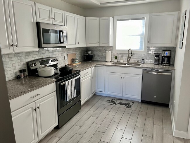 Building Photo - Beautiful 4 Bed 3 Bath Home for Rent! Great Location, Modern Updates!