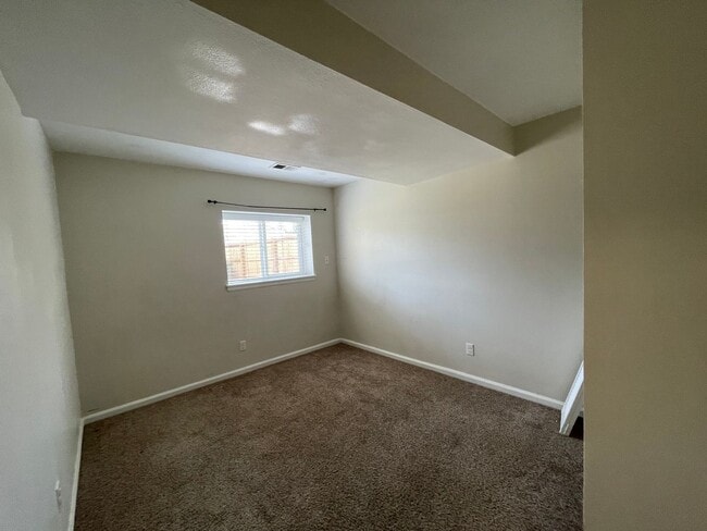 Building Photo - 2406 Bowen St