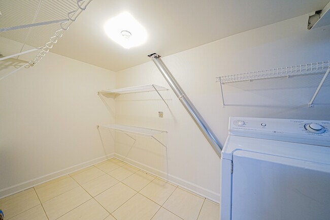 Building Photo - 621 Breakers Point