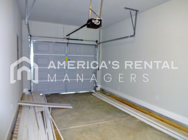 Building Photo - Town Home in Chelsea!!! Available to View ...