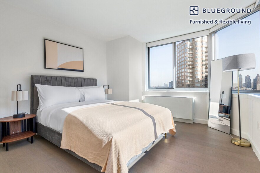 Building Photo - 561 10th Ave