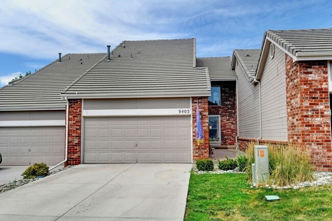 Building Photo - Beautiful luxury townhome style condominiu...