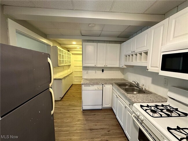 Building Photo - 132 Beck Ave