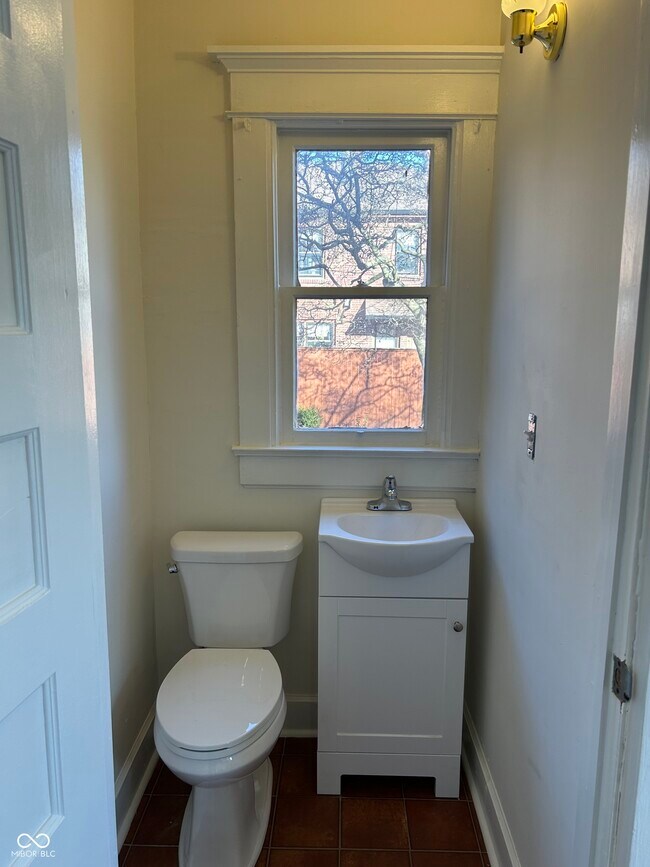 Building Photo - 963 Woodruff Pl W Dr