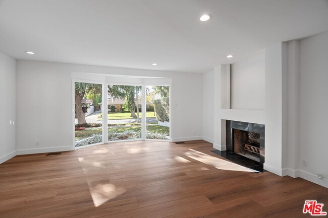 Building Photo - 459 21st Pl