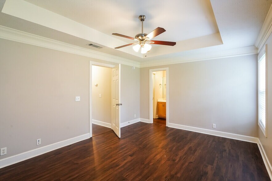 Building Photo - 1636 Bridgecrest Dr