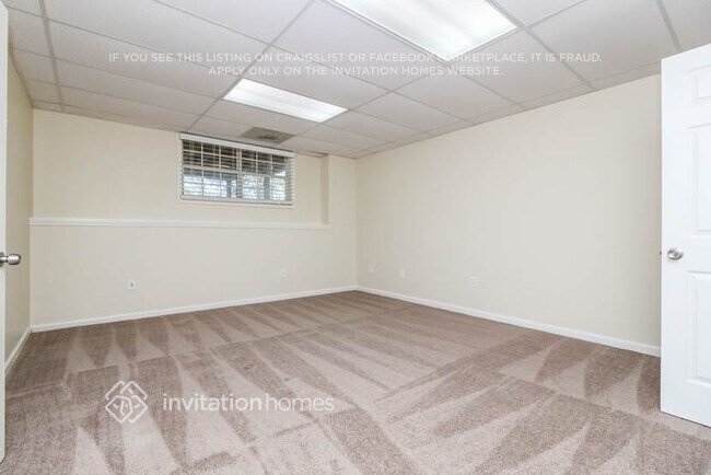 Building Photo - 1718 Independence Dr