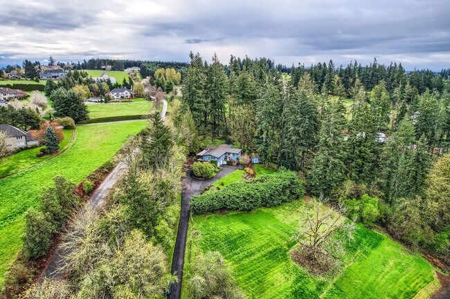 Building Photo - Single Family Home in West Linn with a Won...
