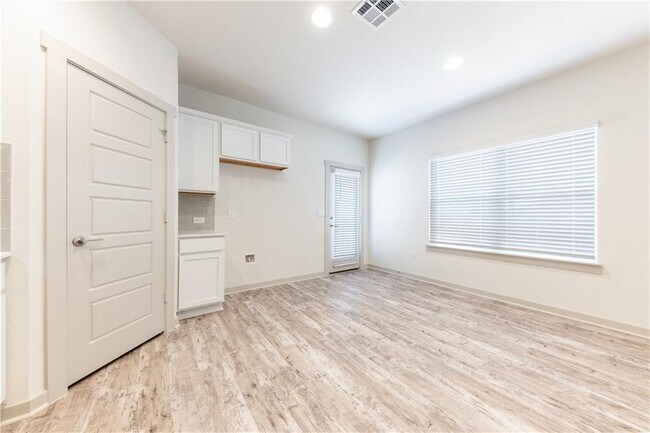 Building Photo - 8304 Mimi Ln