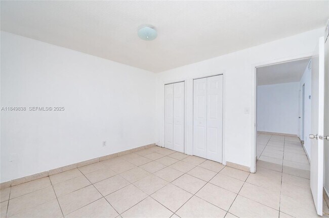 Building Photo - 520 SW Krome Terrace