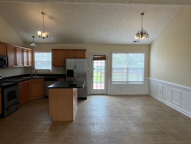 Building Photo - Charming 4 Bed, 2 Bath Home in Raeford