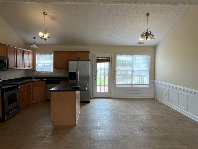 Building Photo - Very nice 4 bed/2 bath home in Raeford