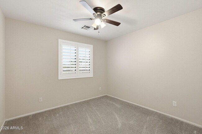 Building Photo - 1006 S Deerfield Ln