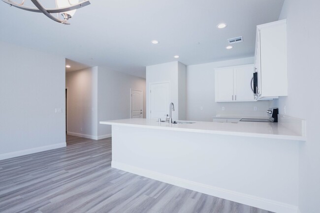 Building Photo - Beautiful 4 bed, 2 bath home AVAILABLE for...