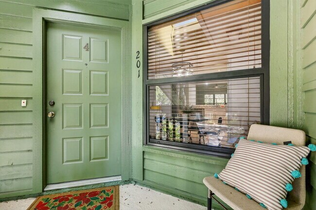 Building Photo - 5230 SE Seascape Way