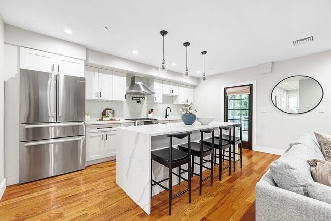 Building Photo - 113-115 Falcon St