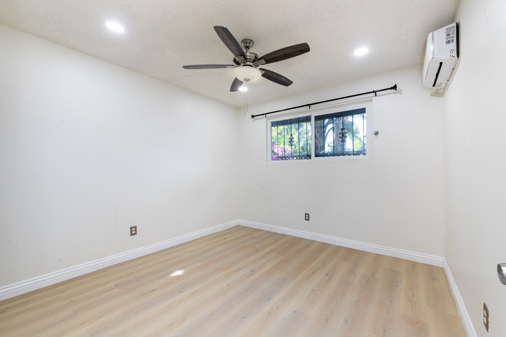 Building Photo - 1908 Clinton St