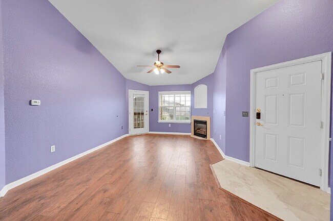 Building Photo - $1,650- 1 Bed, 1 Bath Condo in Aurora with...