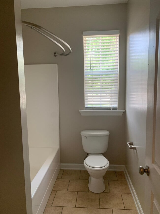 Building Photo - 5140 Wells Dr