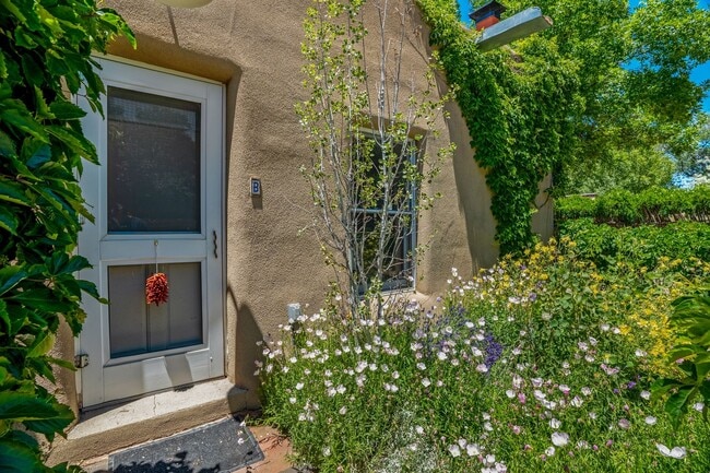 Building Photo - 573 W San Francisco St