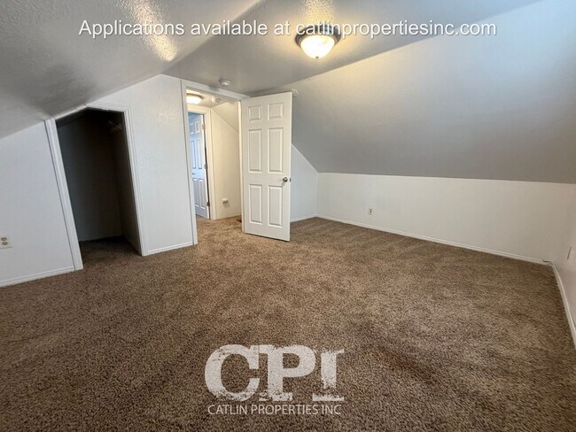 Building Photo - 321 21st Ave