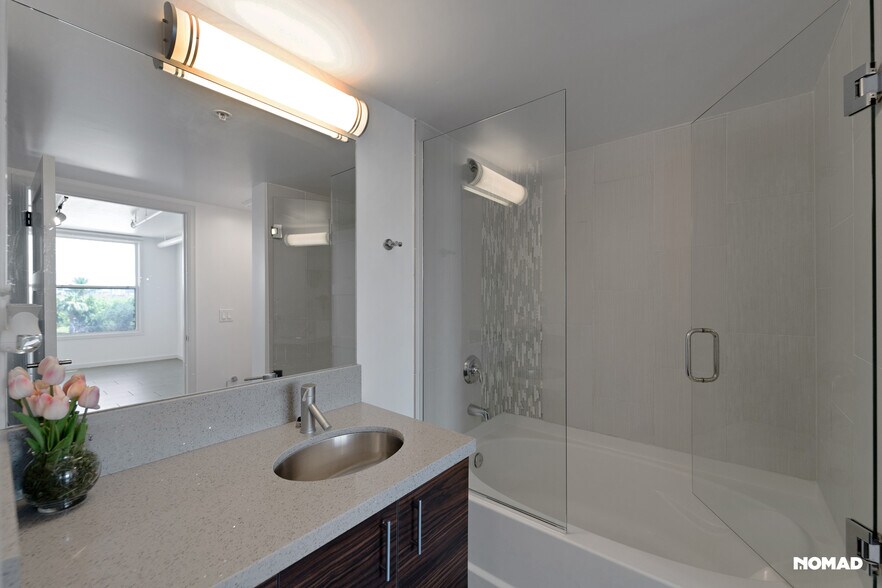 Master Bathroom - 535 W Thomas Rd