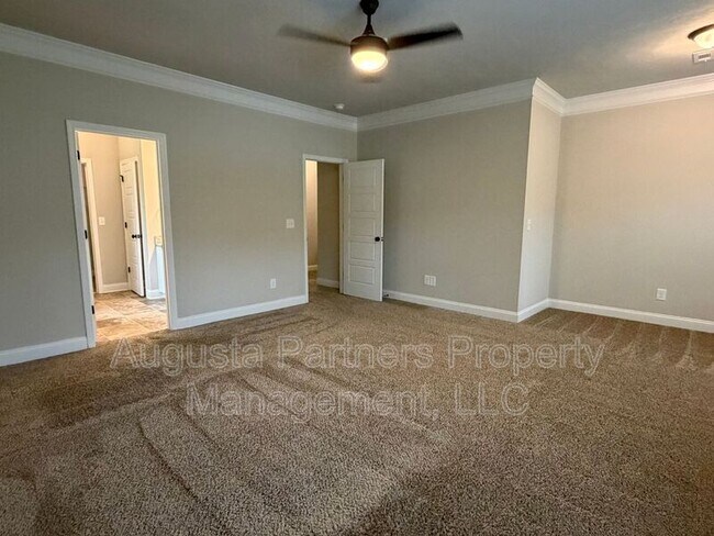 Building Photo - 1008 Swan Ct