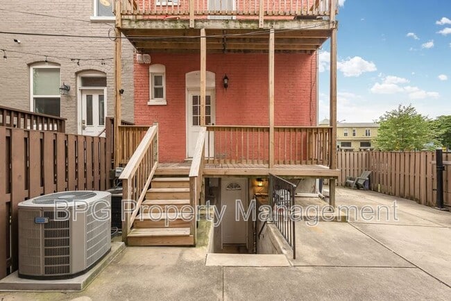 Building Photo - 1819 1st St NW