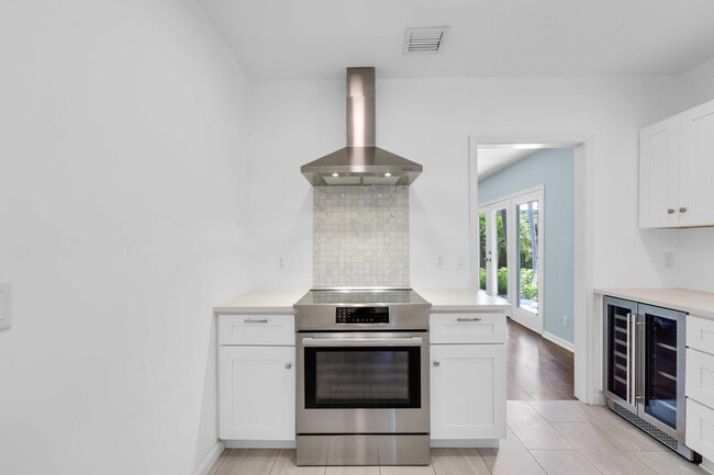 Building Photo - 246 Merrain Rd