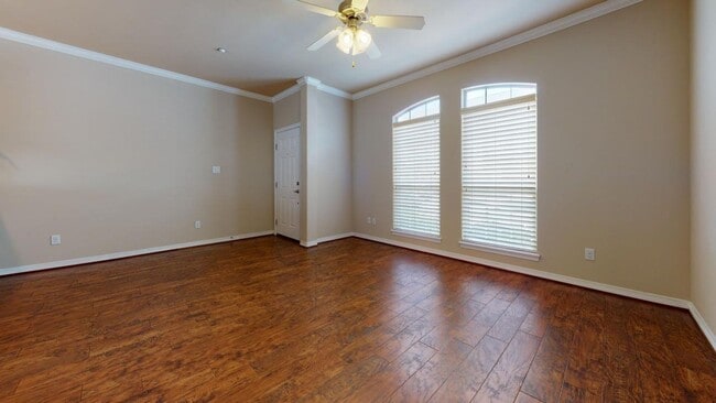 Building Photo - Lakeridge Townhomes #704