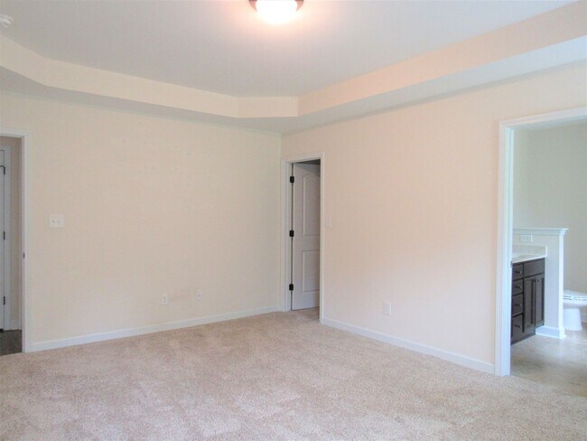 Building Photo - 136 Laredo Dr