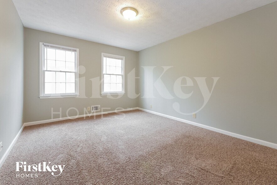 Building Photo - 400 Lone Oak Dr