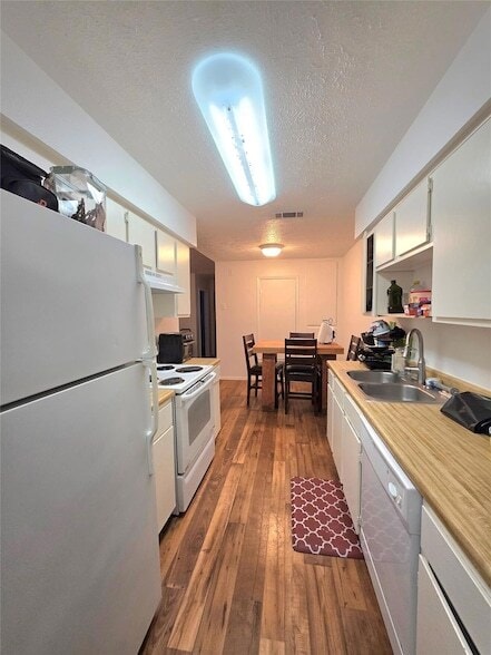 Building Photo - 15208 Spring Hill Ln