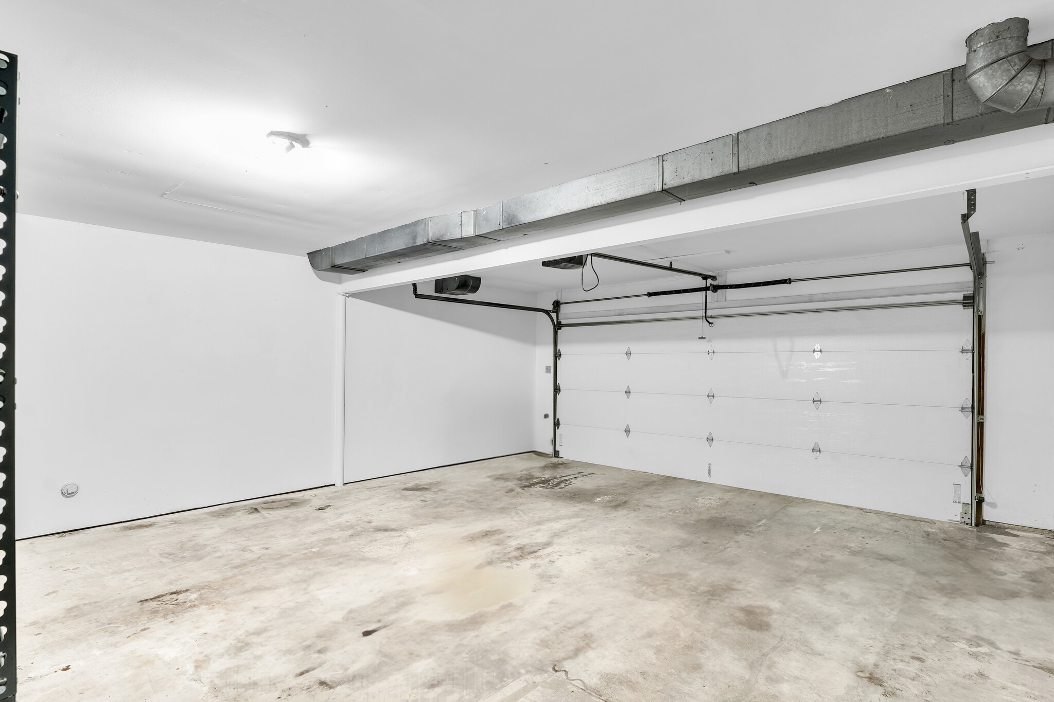 Building Photo - 1604 Lyndhurst Dr