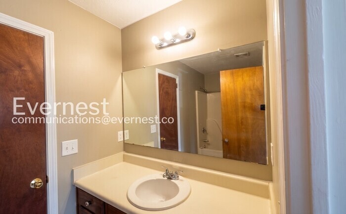 Building Photo - 387 Jamestown Manor Dr