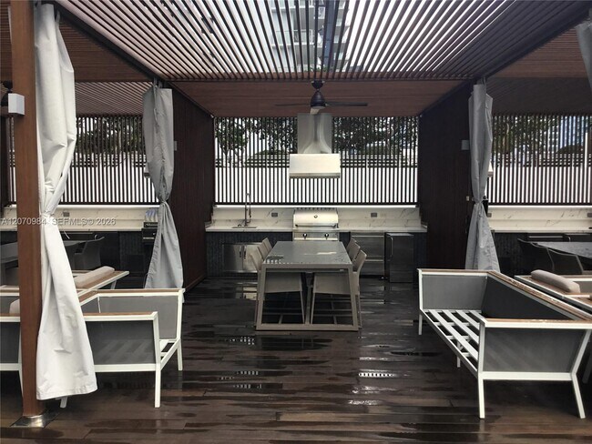 Building Photo - 1080 Brickell Ave
