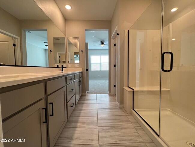 Building Photo - 746 E Doral Ave