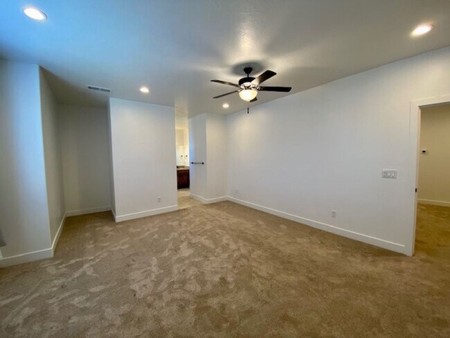 Building Photo - 2473 350 N