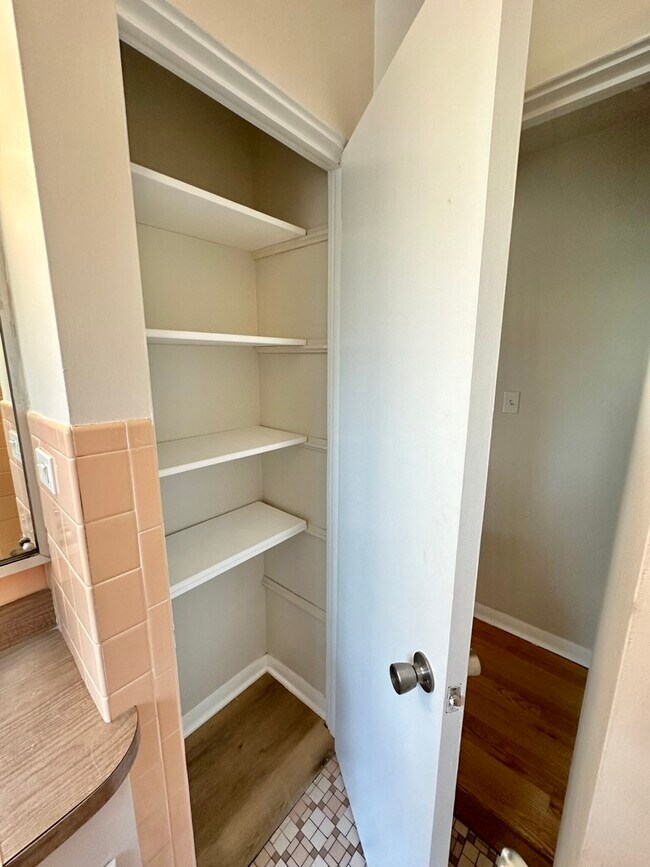 Building Photo - 5640 N Talman Ave