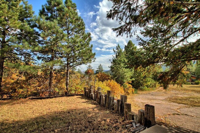 Building Photo - 3 bed 2 bath mountain rental