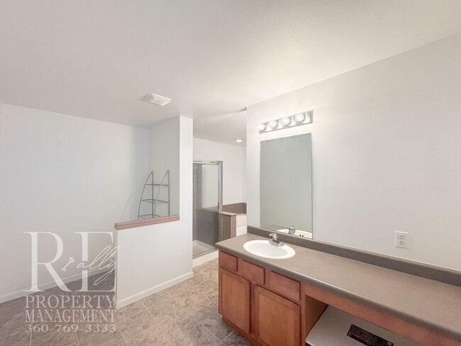 Building Photo - Spacious 4-Bedroom Home with Brand-New Carpet, Two Living Areas & Loft
